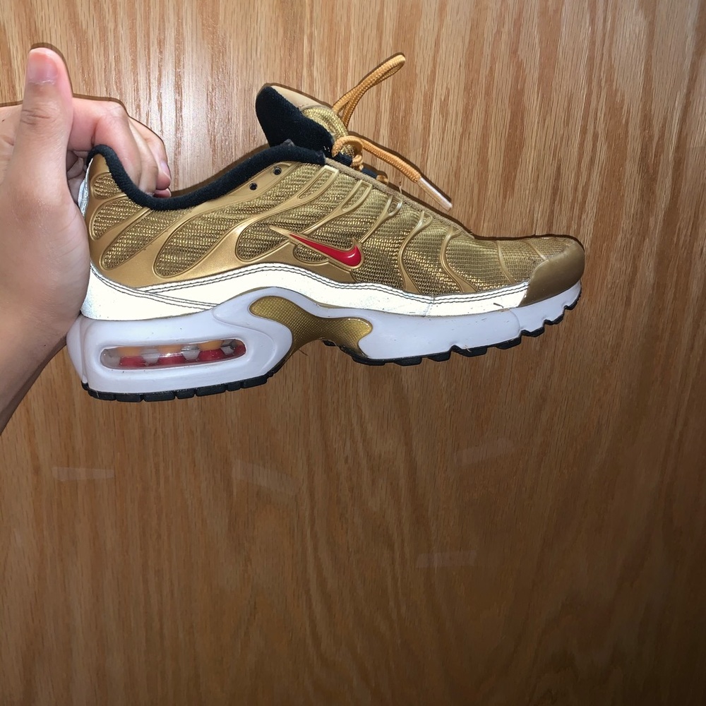 Shoes (great condition) will/can be cleaned